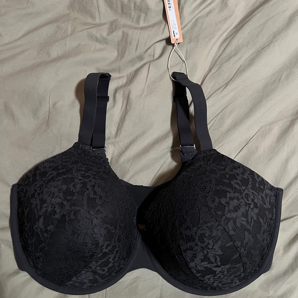 Skims “Fits Everybody” Bra